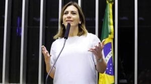 "Temos um governo atrapalhado, que quer arrecadar às custas do trabalhador; uma lambança", diz Rosana Valle sobre revogação de monitoramento do Pix