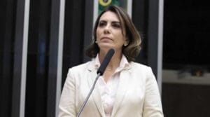 Deputada quer derrubar contribuição ao INSS de aposentados que voltam a trabalhar