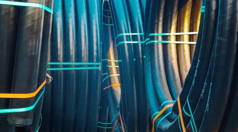 Mangueiras especializadas podem ajudar no transporte de fluidos industriais