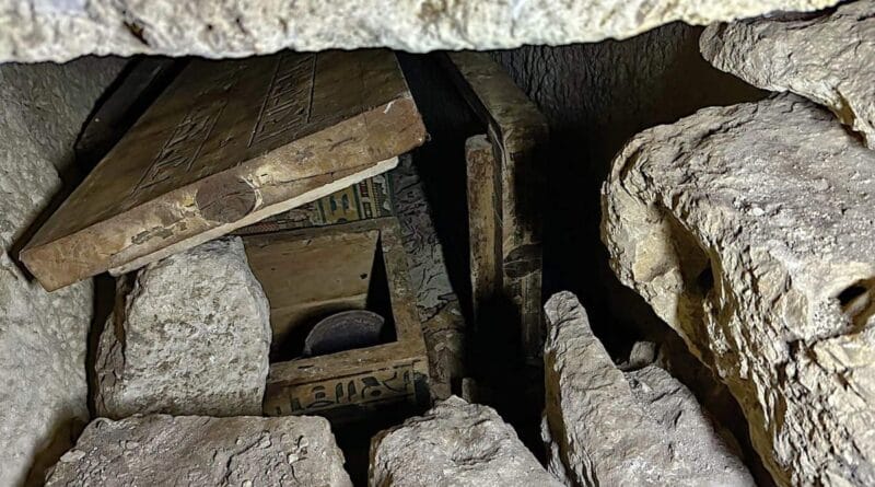 Túmulo de sacerdotisa egípcia é encontrado por arqueólogos