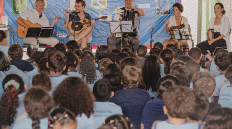 Tenor Chorão chega à população de Arniqueira no DF