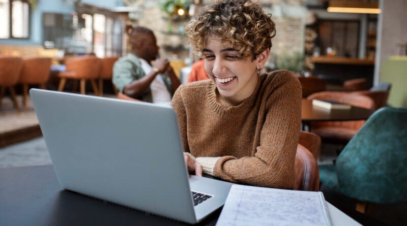 Nova campanha Yázigi mostra como o inglês abre oportunidades