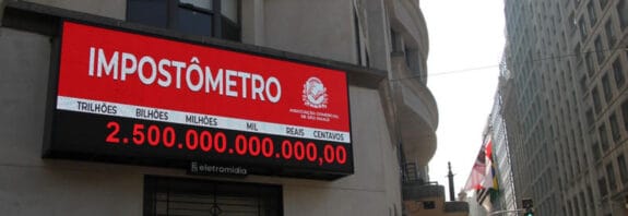 Impostômetro 20 anos: estudo inédito aponta que, em duas décadas, R$ 40 trilhões foram pagos em impostos pela população brasileira