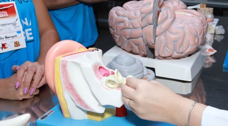 FACERES abre as portas para futuros médicos