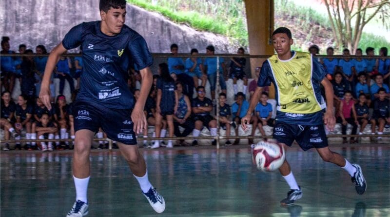 Sementinhas do Esporte 4 oferece aulas gratuitas de futsal