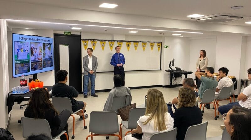 Jovens disputam vagas em faculdade internacional em Brasília