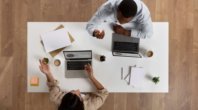 Flexibilidade e tecnologia renovam escritórios modernos