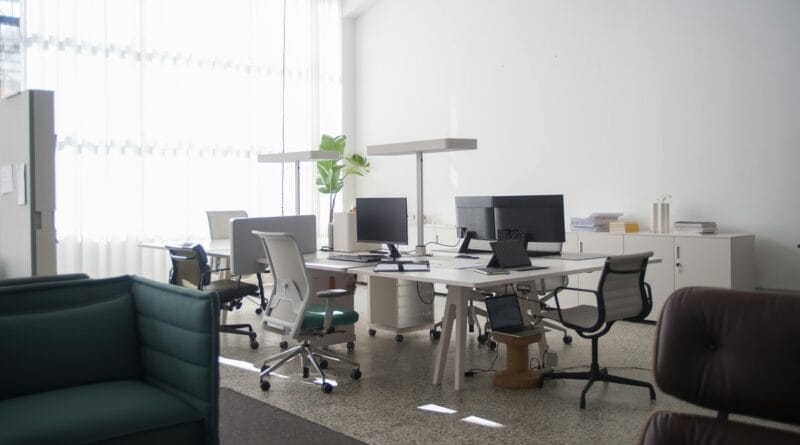 Empresas reduzem custos ao adotar escritórios inteligentes