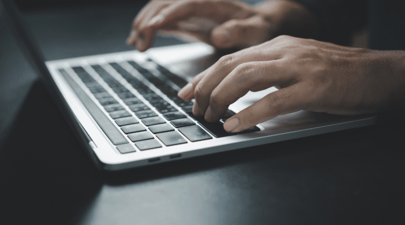 Dados apontam AI Overviews em resultados de pesquisa por setores