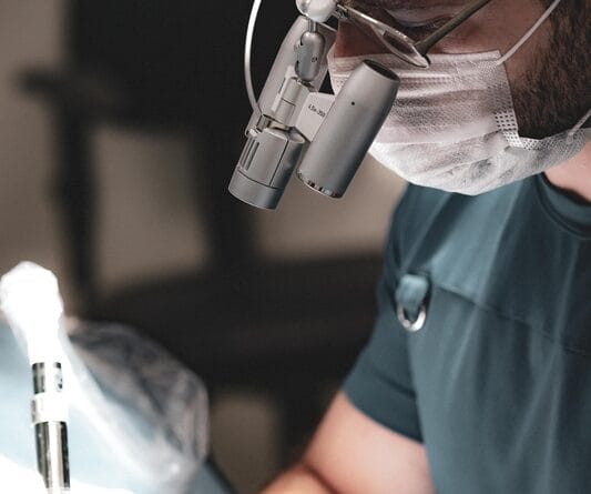 Transplante capilar: estudo destaca avanços na técnica FUE