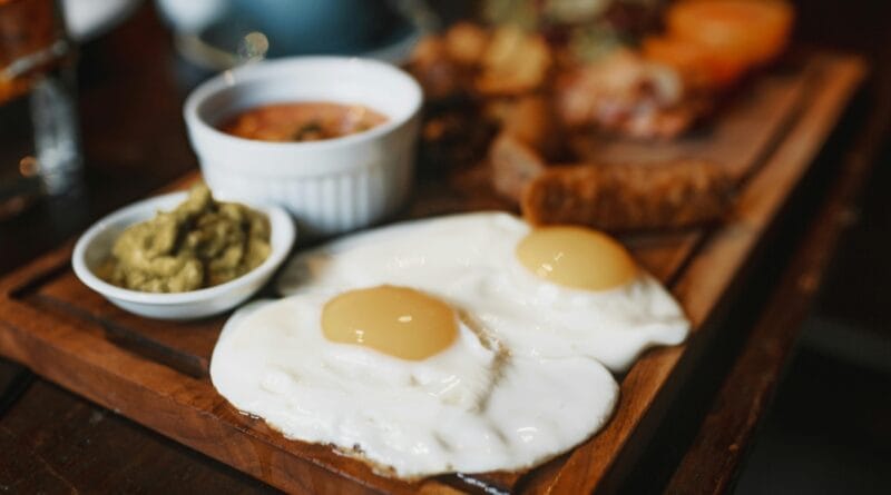Inflação dos ovos pressiona setor de alimentação fora do lar