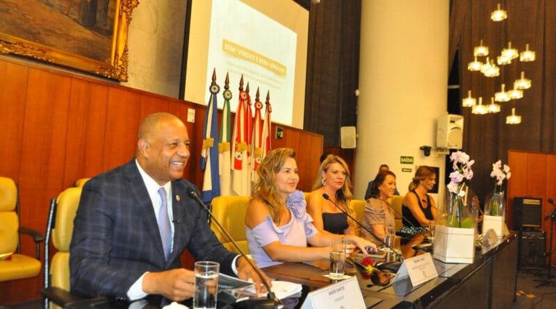 Cem mulheres empreendedoras são homenageadas na Câmara de SP