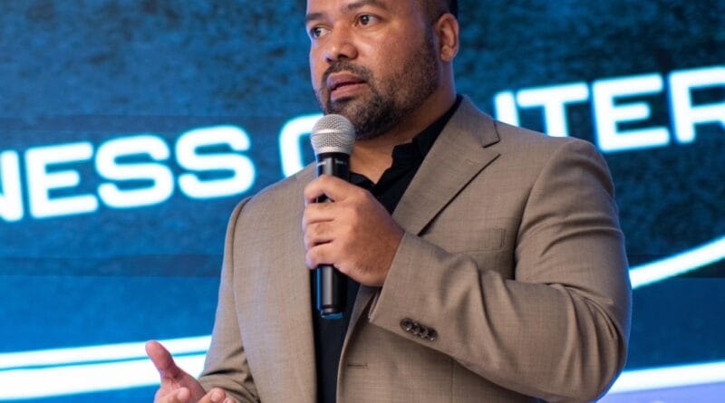 Brasileiro cria centro de negócios para imigrantes nos EUA