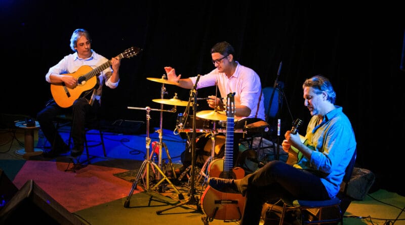 Trio Baru se apresenta no Teatro de Sobradinho, no DF