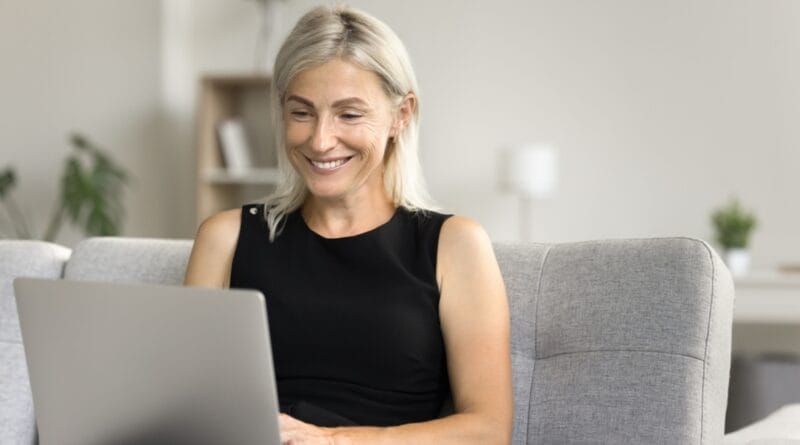 Aprendizagem contínua favorece reinserção de profissionais 50+ no mercado