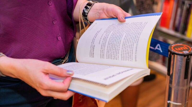 Livro de Ricardo Pena figura entre os mais vendidos do país