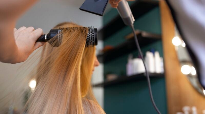 Yamá apresenta pó descolorante com carvão ativado