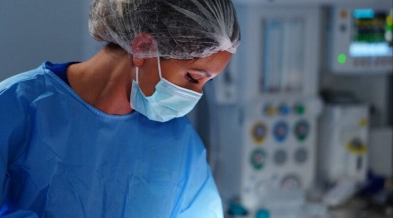 Cirurgias plásticas crescem entre mulheres acima dos 60 anos