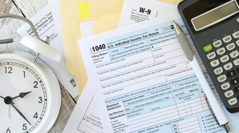 Brasileiros nos EUA enfrentam regras fiscais rígidas no país