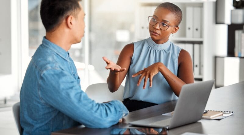 Especialista compartilha dicas para pedir aumento de salário