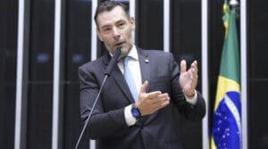 "Governo continua equivocado ao querer arrecadar para equilibrar as contas do País", alerta deputado do União Brasil