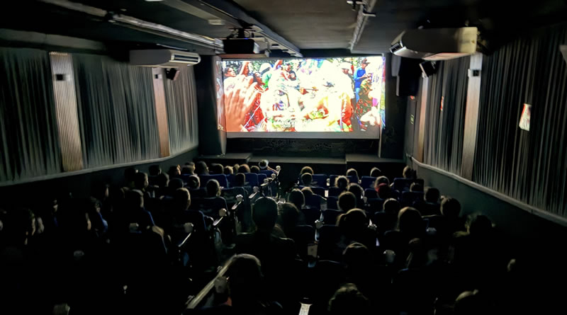 Praia Grande recebe carreta com cinema gratuito