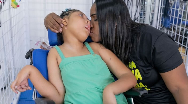 Famílias de crianças com Zika vírus começam a receber pensão vitalícia do Governo do Brasil