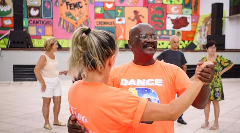 Projeto ‘Arte na Praça’ leva aulas gratuitas de dança à Praça Fernando Arens, em Mongaguá Projeto ‘Arte na Praça’ leva aulas gratuitas de dança à Praça Fernando Arens, em Mongaguá