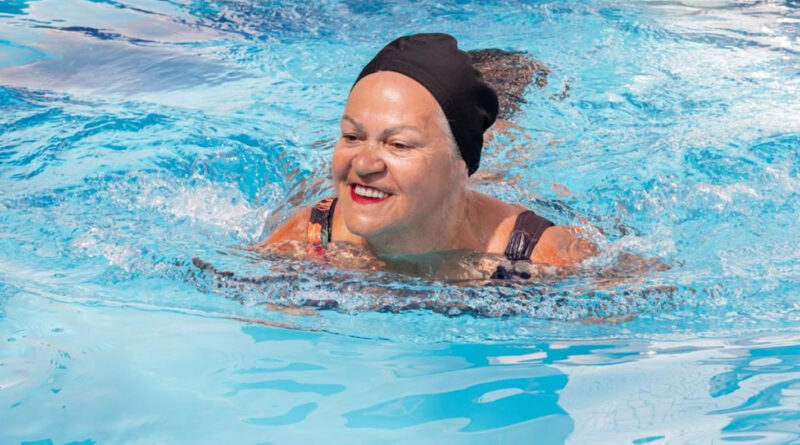 Mongaguá inaugura piscina no Clube da Melhor Idade e amplia atividades para idosos