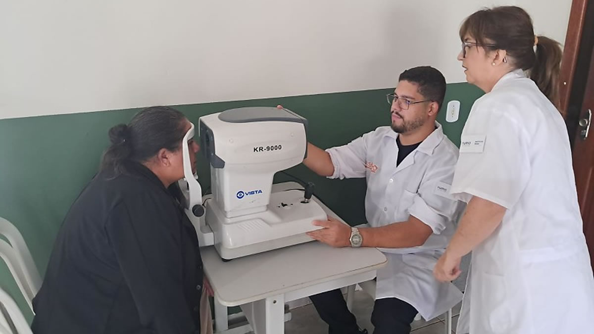 Mais de 600 pessoas recebem exames de vista gratuitos em Santos