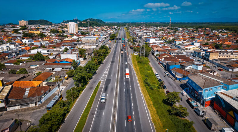 Rodovias do litoral devem receber mais de 850 mil veículos no feriado de Tiradentes