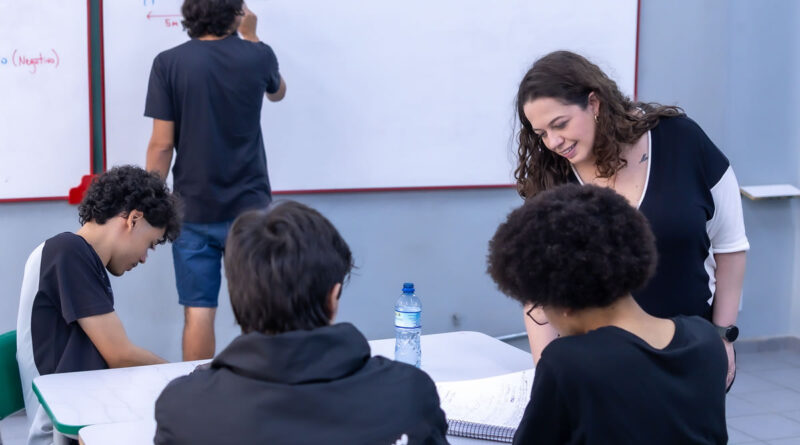 Governo de SP abre cadastro para professores interessados em atuar na rede estadual na Baixada Santista