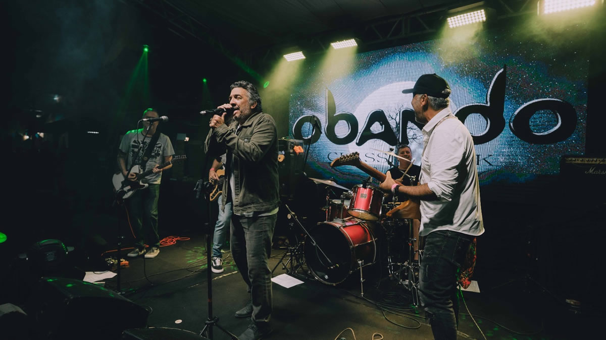 Arraiá dos Ingleses encerra com rock, sertanejo e pagode em Santos