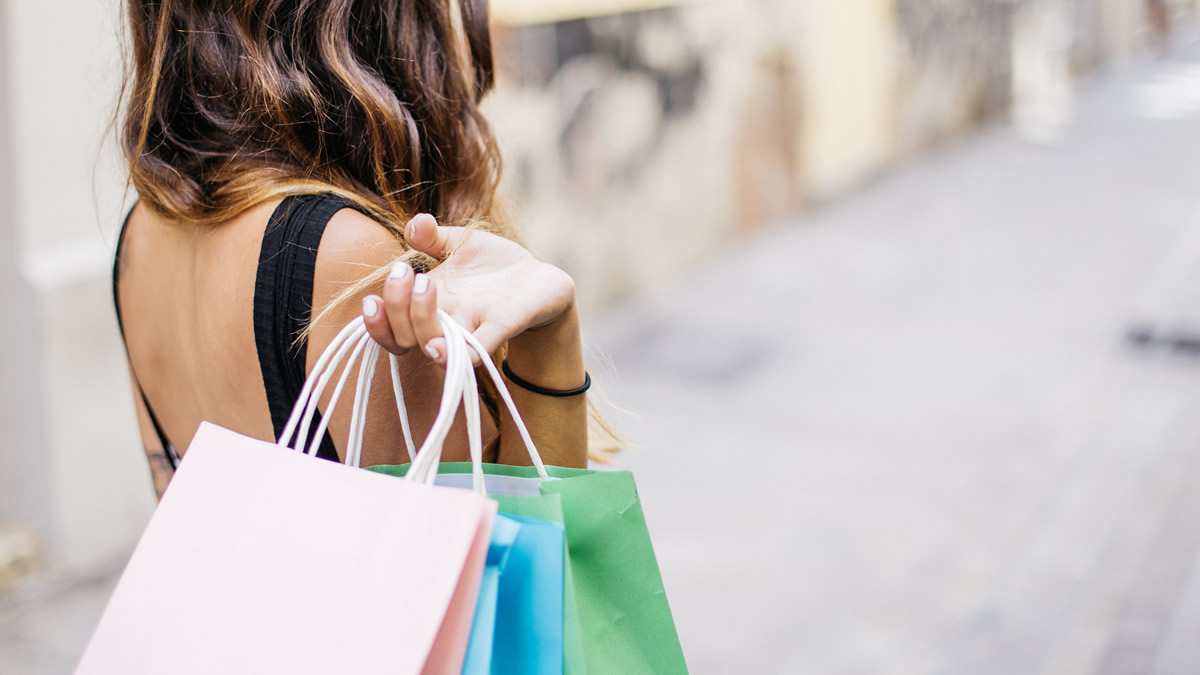 Praiamar Shopping promove liquidação com até 70% de desconto