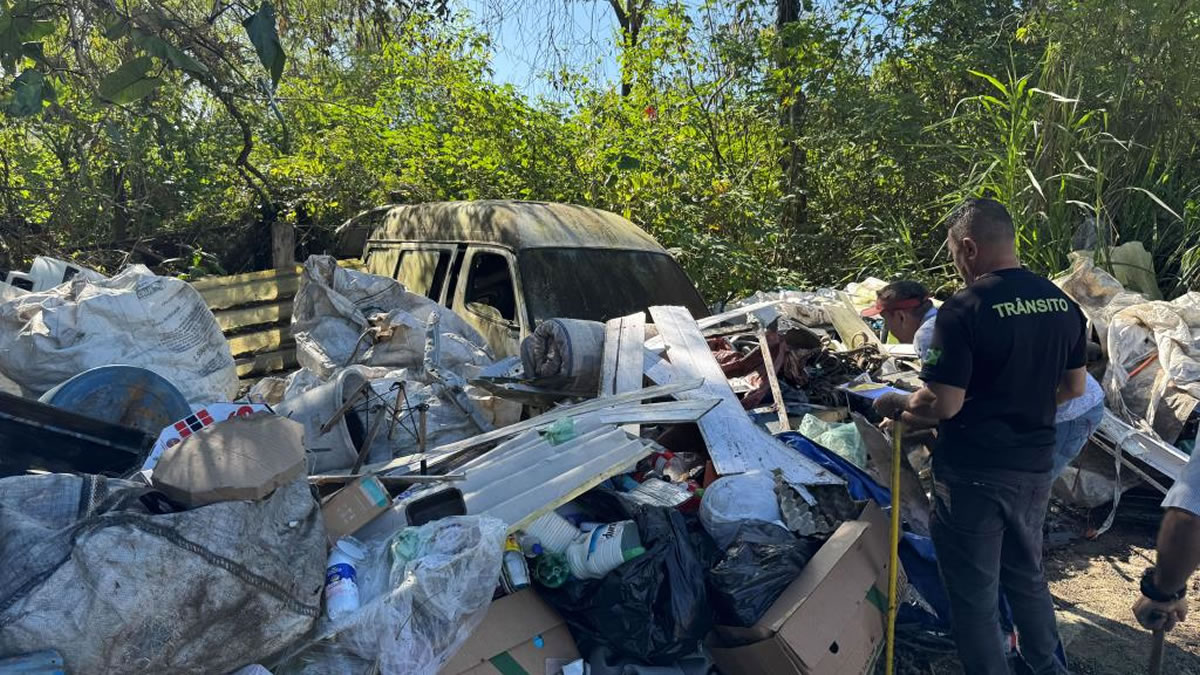 Mongaguá intensifica fiscalização de veículos abandonados