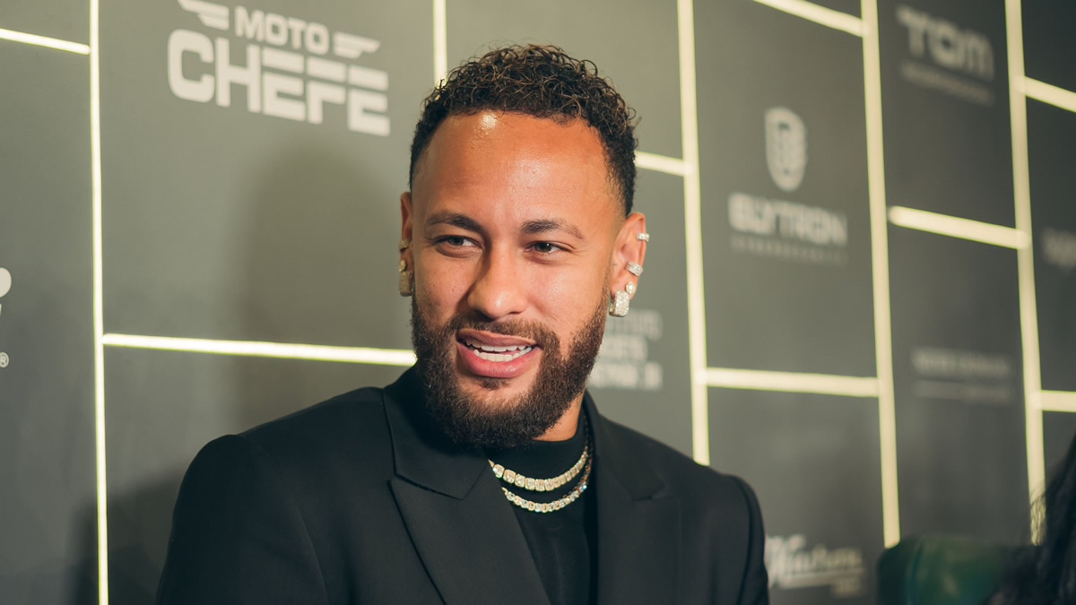 MotoChefe e Neymar em evento de patrocínio no leilão do Instituto Projeto Neymar Jr
