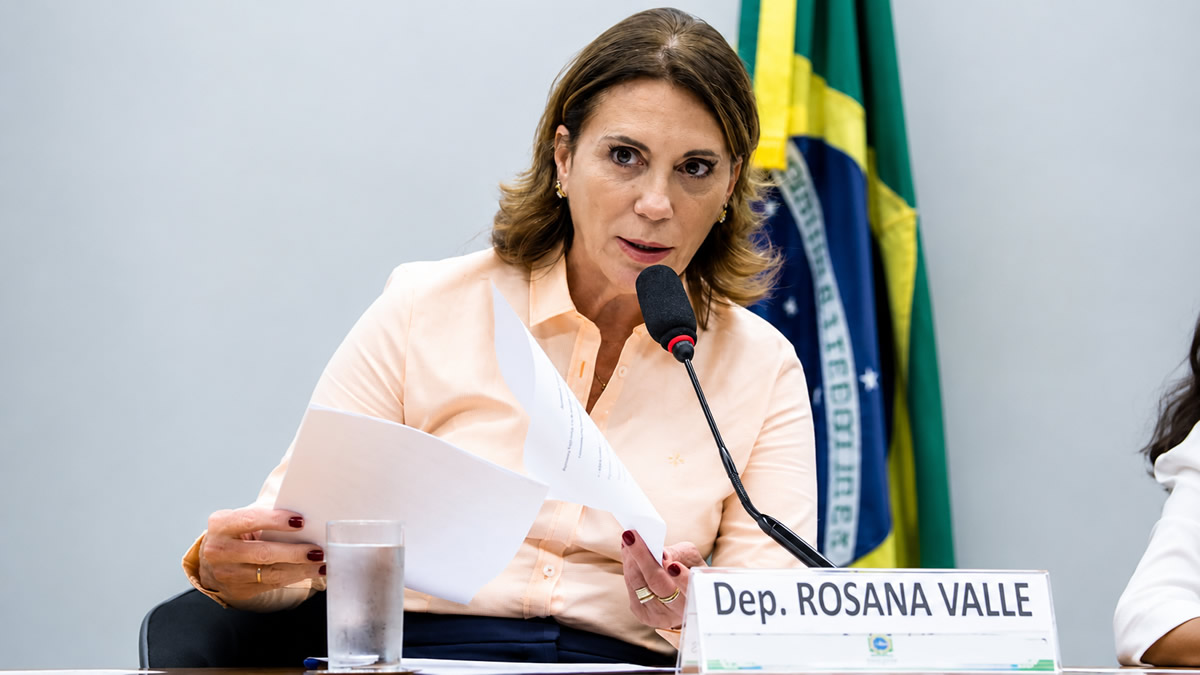 Deputada do PL pede inclusão no SUS de remédio que reduz retorno do câncer de mama
